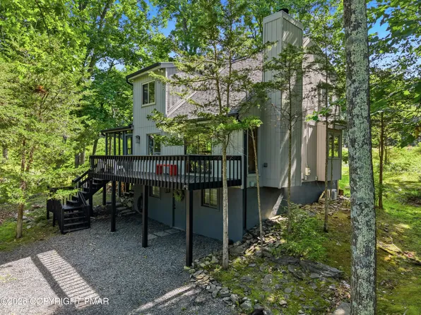 2120 Glasgow Dr, Bushkill, PA 18324