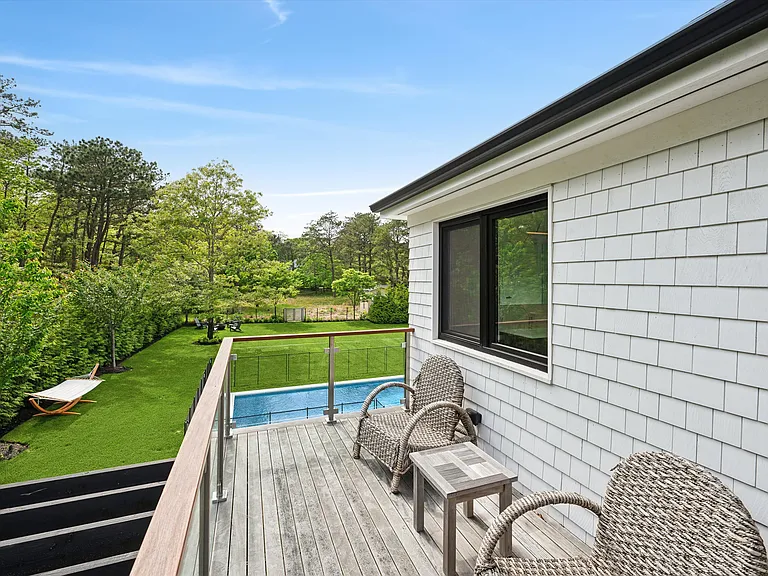 28 Canoe Place Rd — Photo 32