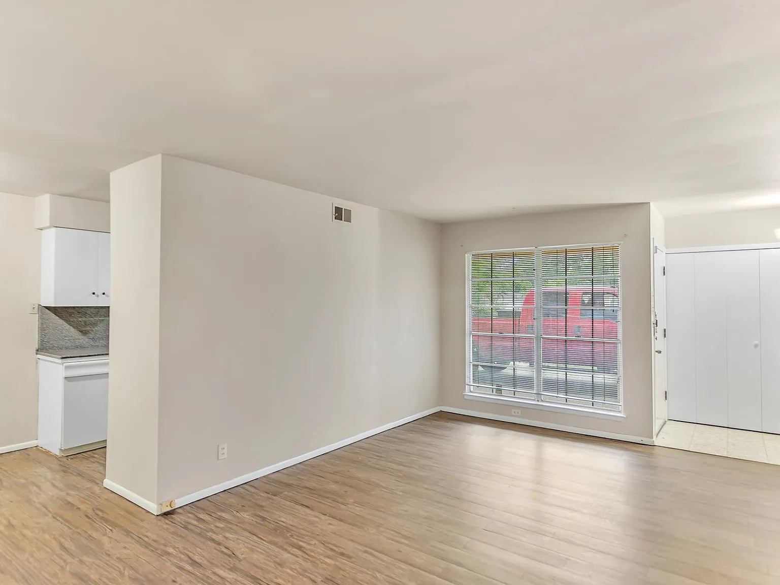 2 bed, 869 sqft, $1,150 — Photo 1
