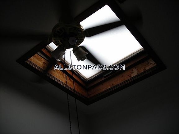 4th image of 4 Woodstock Ave #2
