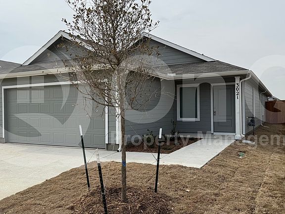 3rd image of 3021 Campeiro Ave