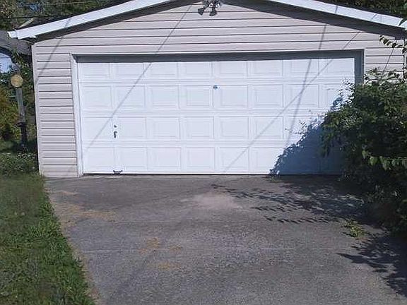 2nd image of 815 N Oxford St