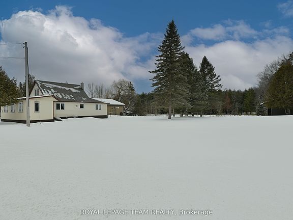 2nd image of 2695 Dunrobin Rd