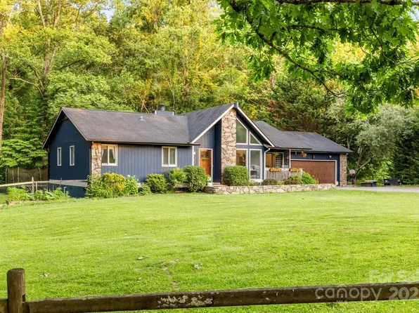 8 Briarwood Ln, Fletcher, NC 28732