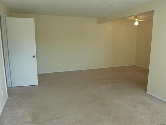 5th image of 326 Parkside Dr #326