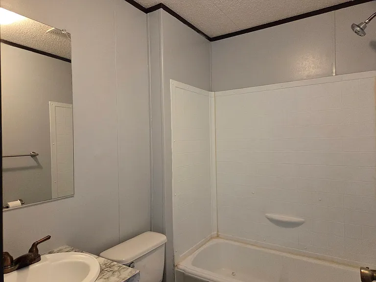 121 Vermillion Est — Photo 10
