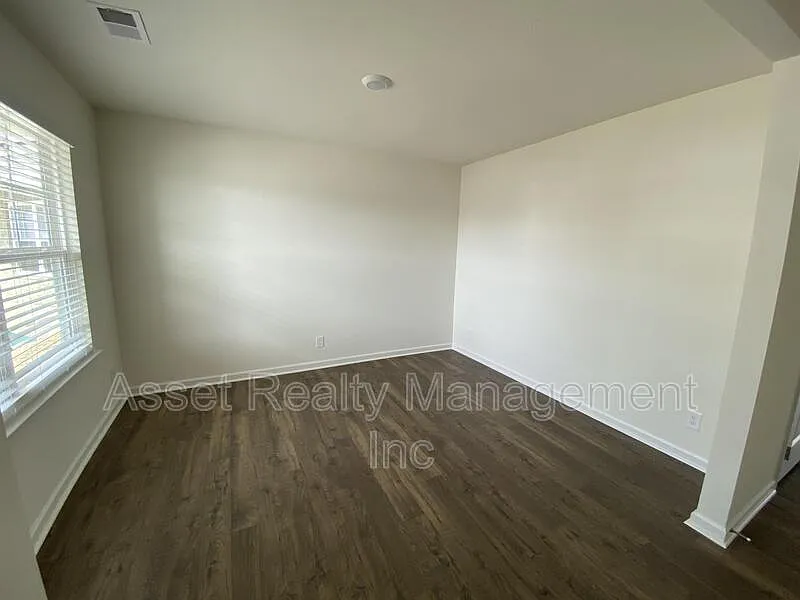 4 bed, 2.5 bath, 1991 sqft, $2,195 — Photo 3