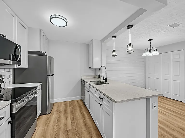 Springview Apartments — Photo 17