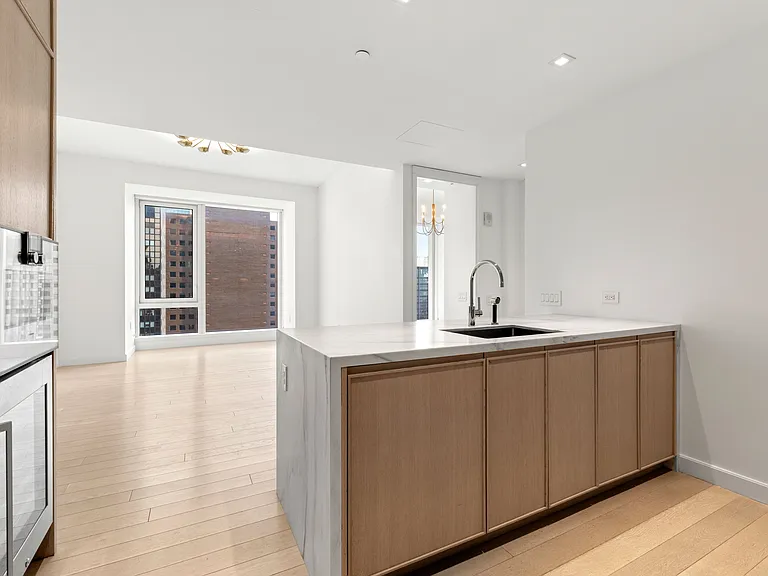 138 E 50th St #32B — Photo 7
