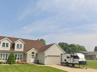 7819 Trillium Trl, Waterford, WI