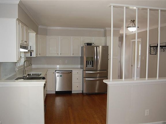 4th image of 1105 McDowell Dr