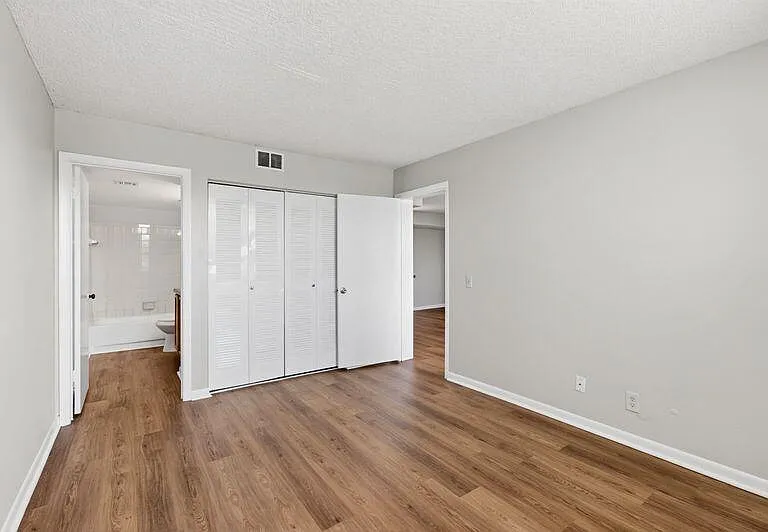 760 Executive Center Dr #32 — Photo 9
