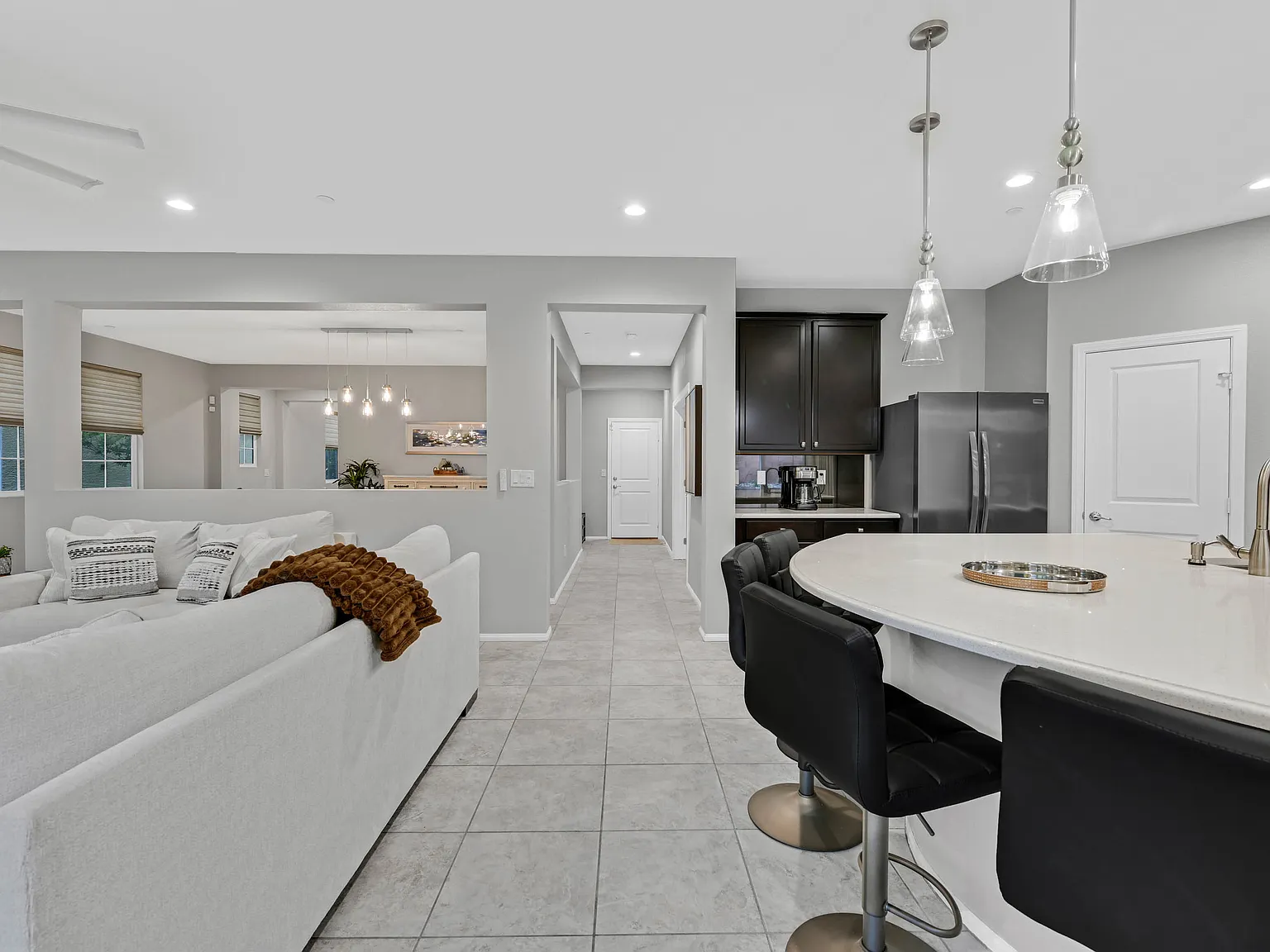 4 bed, 2.5 bath, 3057 sqft, $5,995 — Photo 3