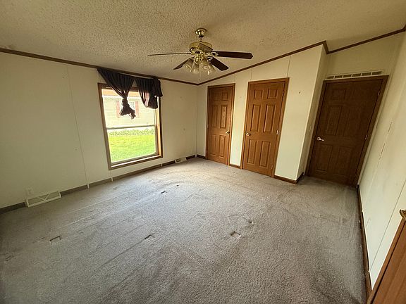 5th image of 2136 Hillview Dr