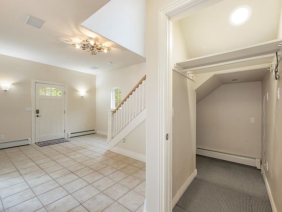 5th image of 1095 Hendrickson Rd