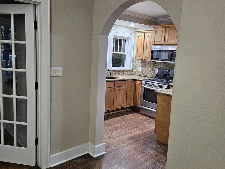 619 S Kentwood Ave — Photo 7