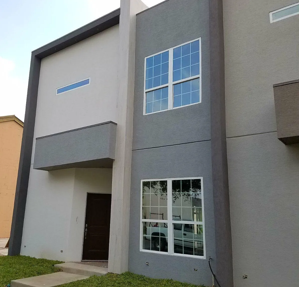 3 bed, 2.5 bath, 2100 sqft, $1,900 — Photo 1