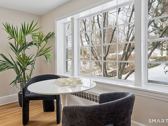 4th image of 1091 Round Hill Road