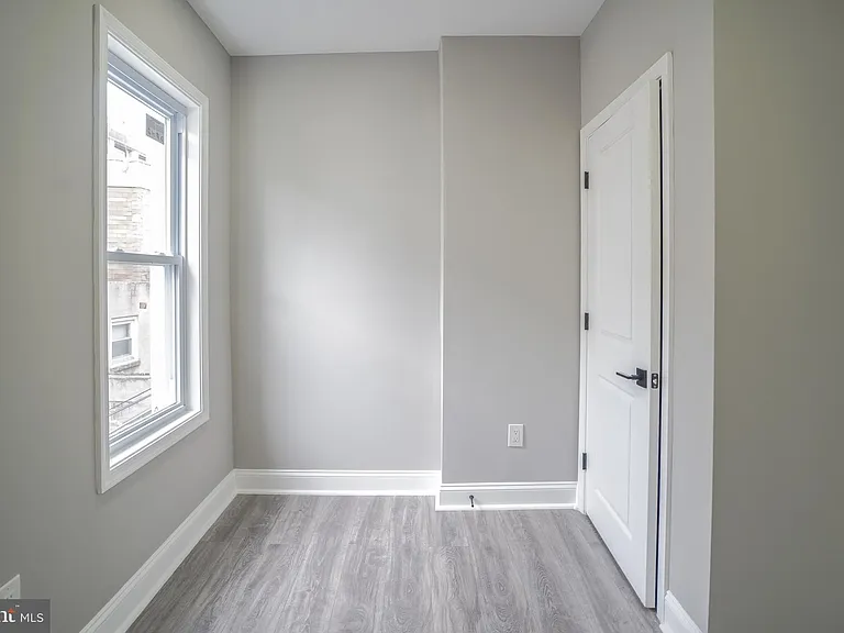 1535 W Seltzer St — Photo 34