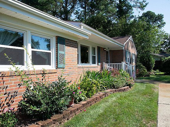 5th image of 3228 Queensbury Dr