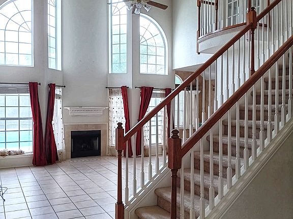 3rd image of 901 Savanna Ln