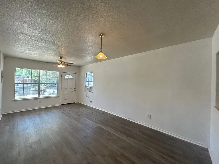 319 Noria St — Photo 16