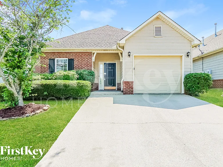 1092 Fairbank Ln — Photo 1