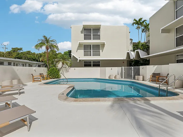 The Oaks Apartments — Photo 6