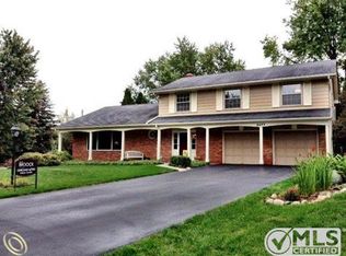 2477 Brenthaven Ct, Bloomfield Hills, MI 48304