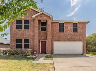 2135 Cap Rock Ln, Grand Prairie, TX 75052
