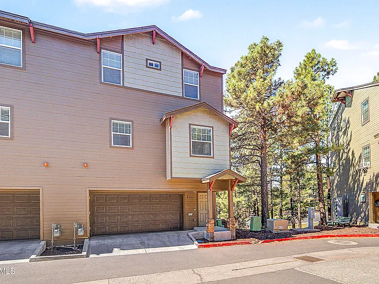 2561 W Cripple Creek Dr — Photo 1