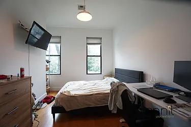 Rented by Rennit Inc.