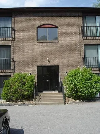611 Brown Ave #208 — Photo 2