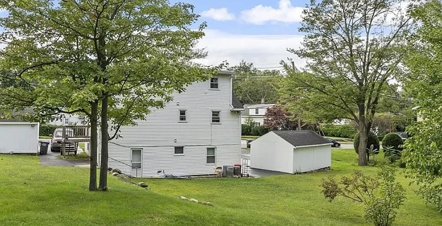 2nd image of 643 Abbott Ave #1