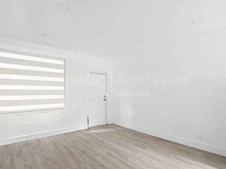 110 NW 9th Ave #5 — Photo 4