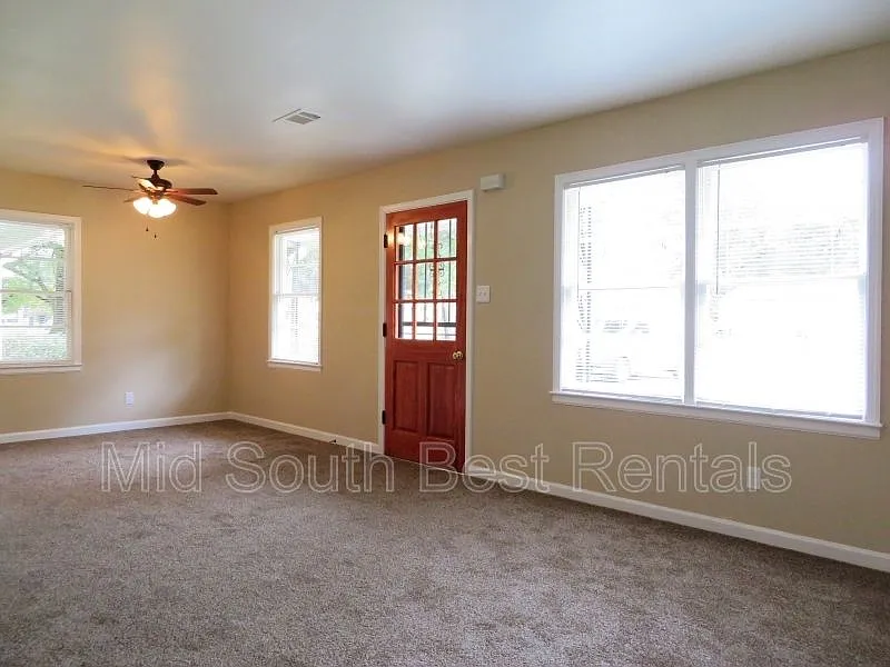 4808 Hodge Rd — Photo 2