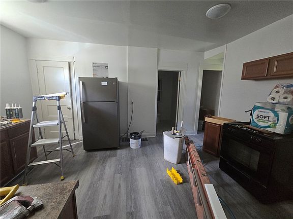 5th image of 865 N Goodman St