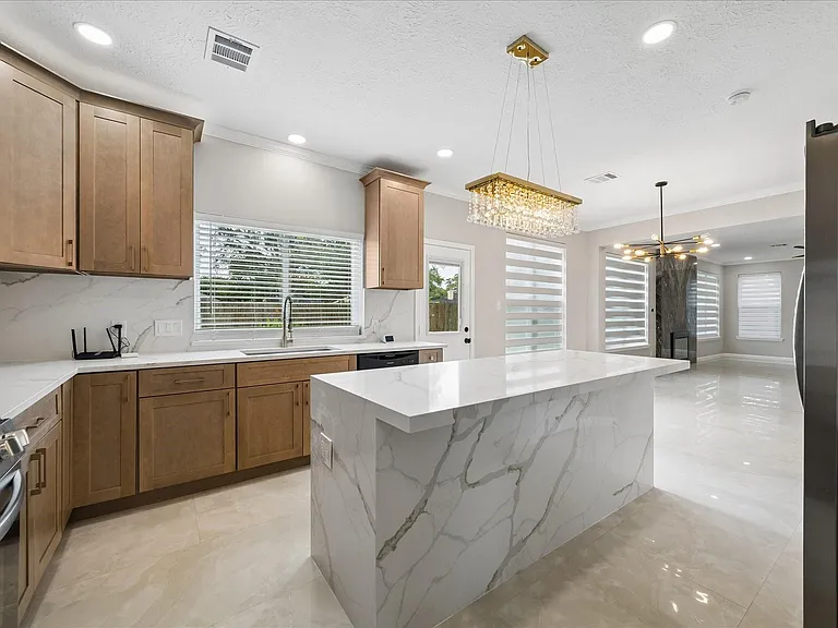 1306 Hunter Wood Dr — Photo 10