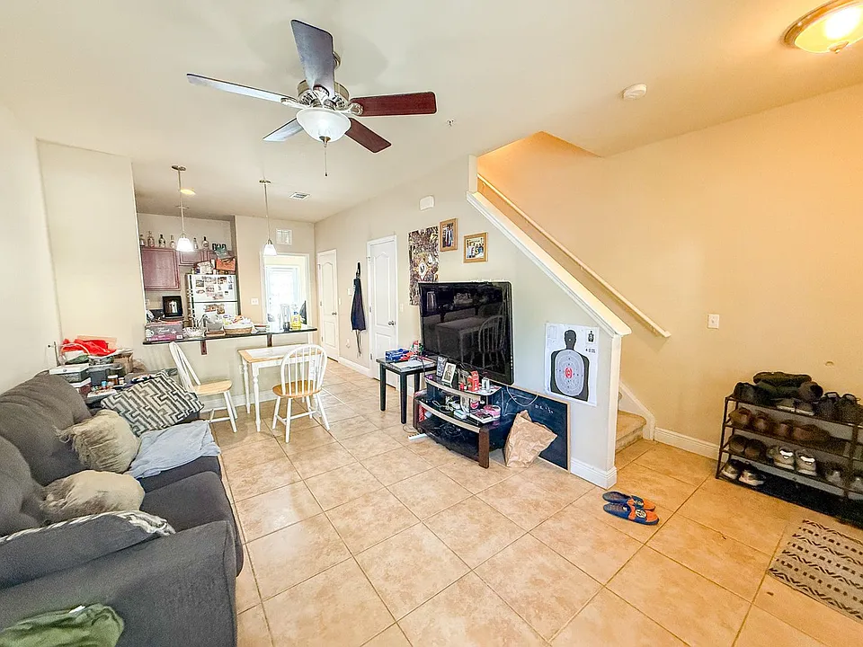 2942 SW 35th Pl #33