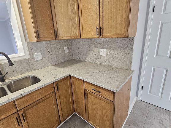 4th image of 23021 Glenmoor Hts