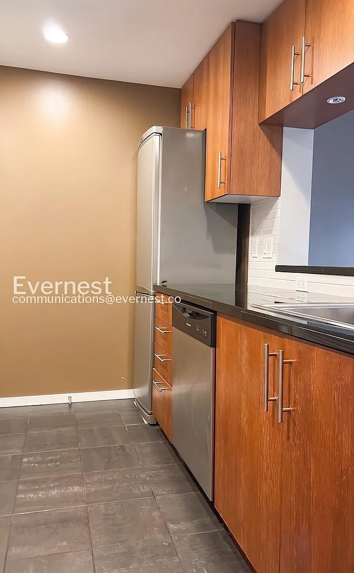 2721 1st Ave — Photo 4