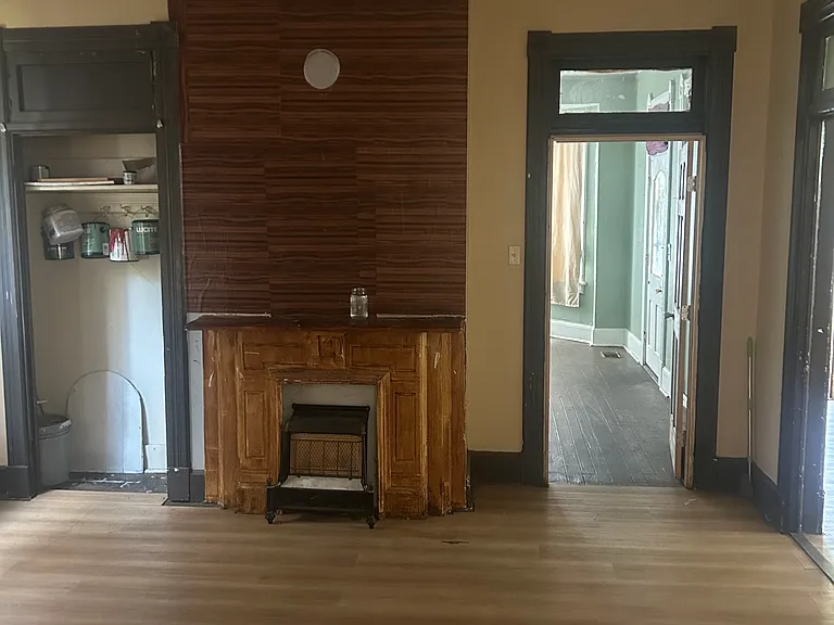 236 W 2nd St — Photo 3