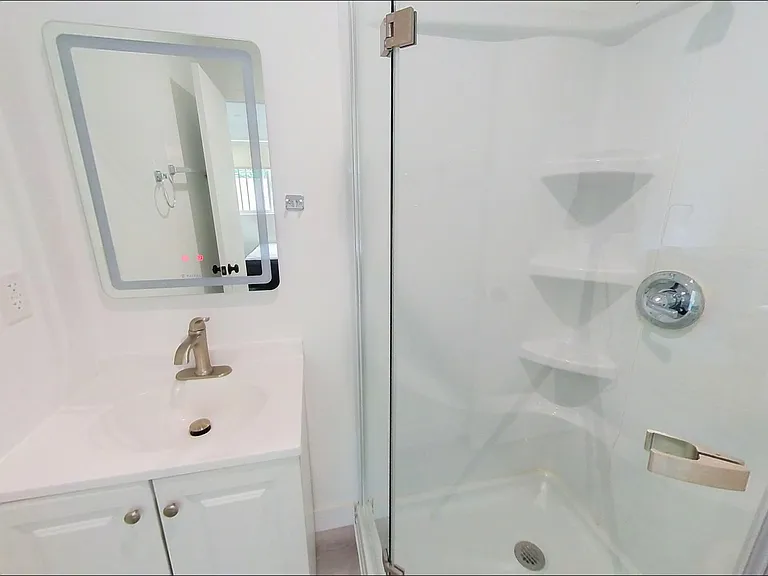 1430 W 37th St — Photo 36