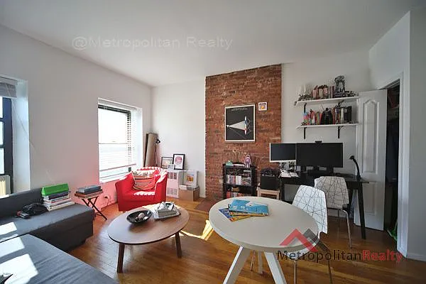 Rented by Metropolitan Realty | media 4