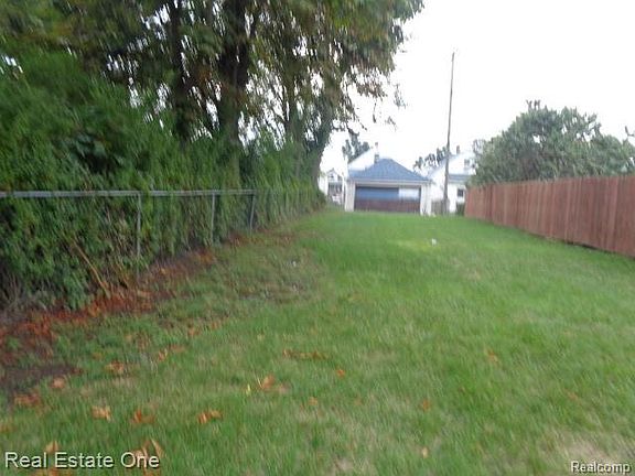 3rd image of 5142 Trowbridge St