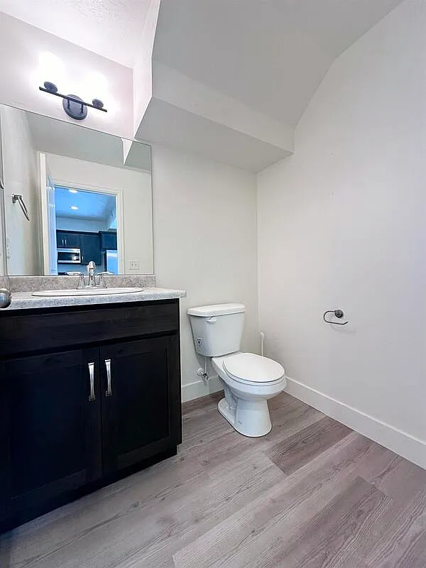 3 bed, 2.5 bath, 1569 sqft, $1,800 — Photo 4