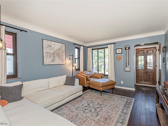 5th image of 3561 Granton Ave