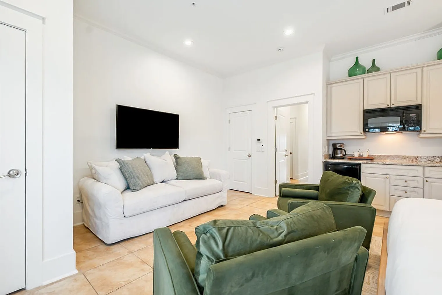 5 bed, 4.0 bath, 2777 sqft, $3,451 — Photo 3