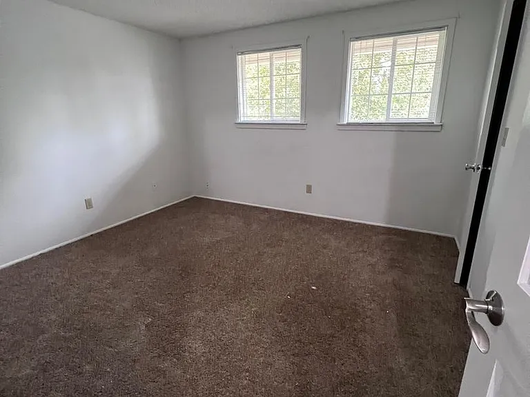 268-34th Ave 4-Plex — Photo 6