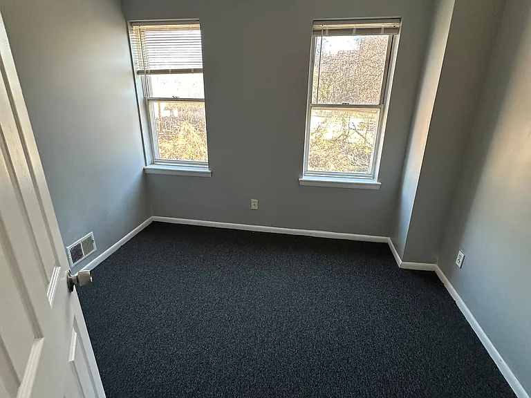 1146 Shields Pl — Photo 3